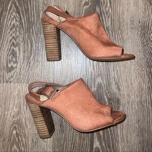 NWT Charles David Finnley sling back pumps